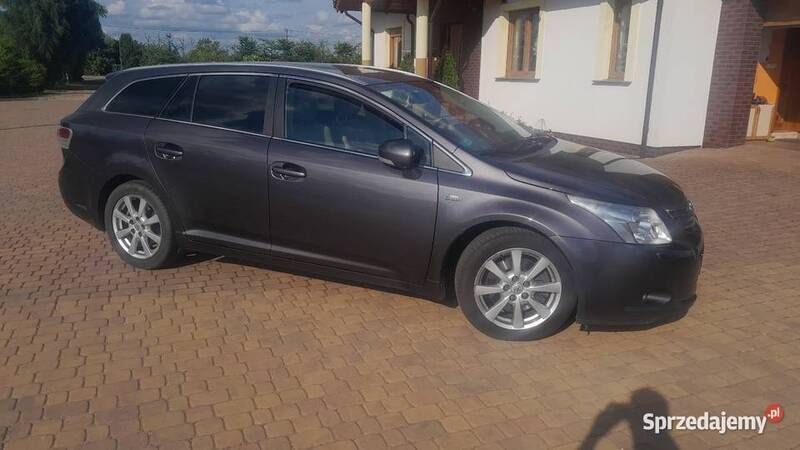 Srebrny Używany 2011 Toyota Avensis Kombi | 25 900 zł (Uczciwa cena) - Obraz 1/4