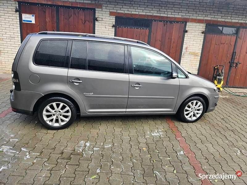 Używany 2010 VW Touran Minivan | 15 900 zł (Uczciwa cena) - Obraz 1/4