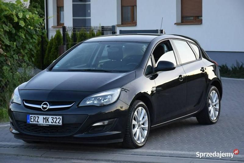 Czarny Używany 2013 Opel Astra Hatchback | 27 900 zł (Dobra cena) - Obraz 1/4