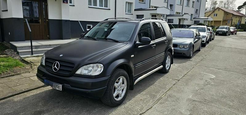 Używany Mercedes ML320 2001 Czarny SUV