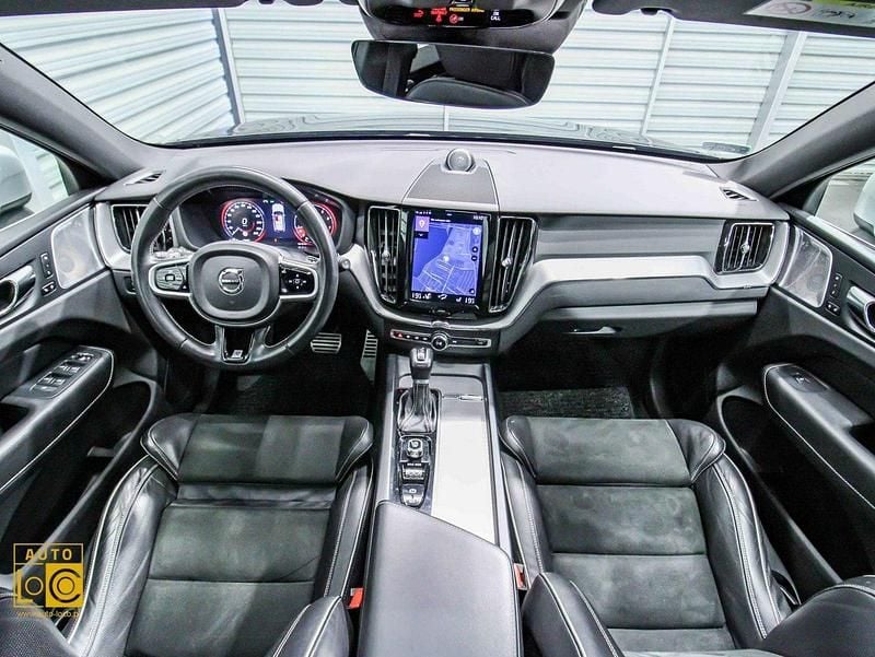 Używany Volvo XC60 250 KM (183 kW) 2019 Czarny (metalik) SUV