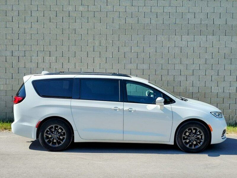 Używany Chrysler Pacifica 286 KM (210 kW) 2022 Biały SUV