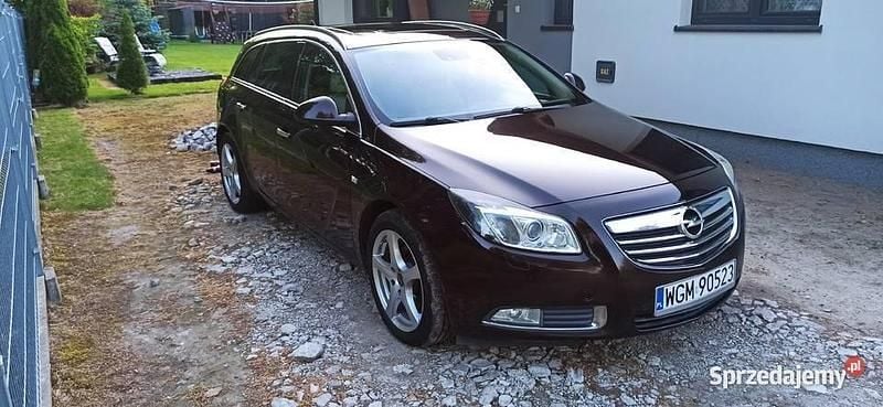 Brązowy Używany 2011 Opel Insignia Cosmo Kombi | 15 900 zł (Super Cena) - Obraz 1/4
