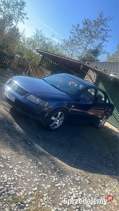 Granatowy Używany 1996 VW Passat Sedan/Limuzyna | 6600 zł - Obraz 1/4