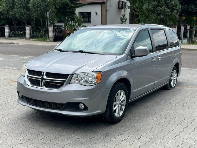 Srebrny (metalik) Używany 2019 Dodge Grand Caravan Minivan | 38 500 zł - Obraz 1/4