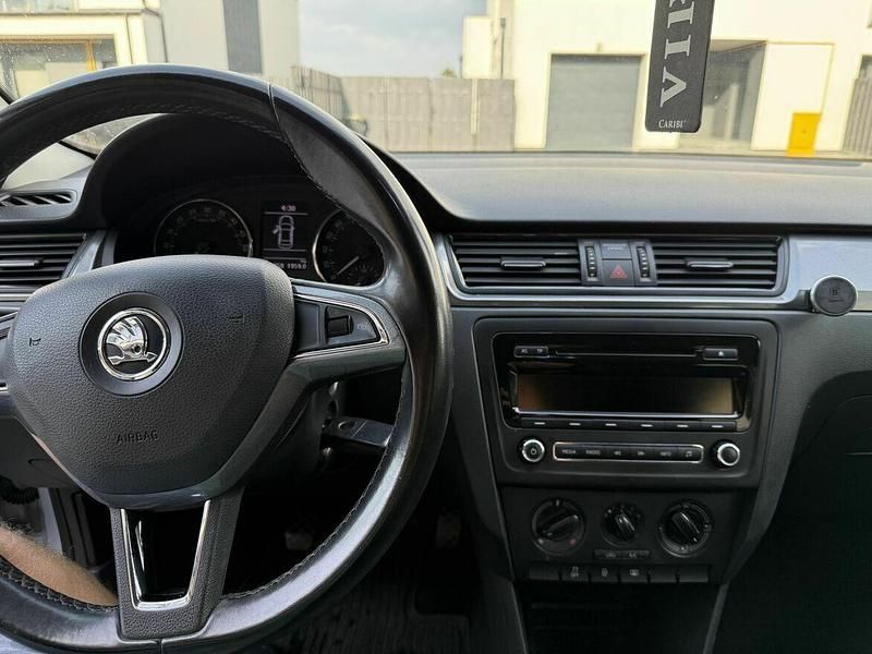 Srebrny Używany 2014 Skoda Rapid Sedan/Limuzyna | 15 999 zł (Uczciwa cena) - Obraz 1/4