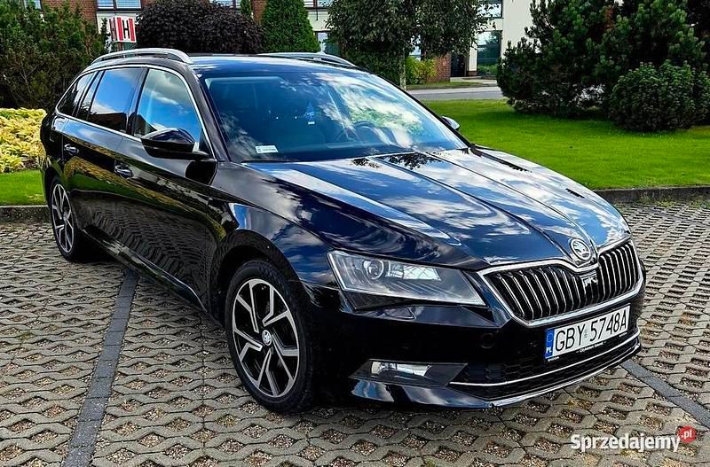 Czarny Używany 2018 Skoda Superb Kombi | 63 900 zł (Uczciwa cena) - Obraz 1/4
