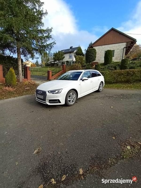 Biały Używany 2017 Audi A4 Kombi | 66 100 zł (Uczciwa cena) - Obraz 1/4