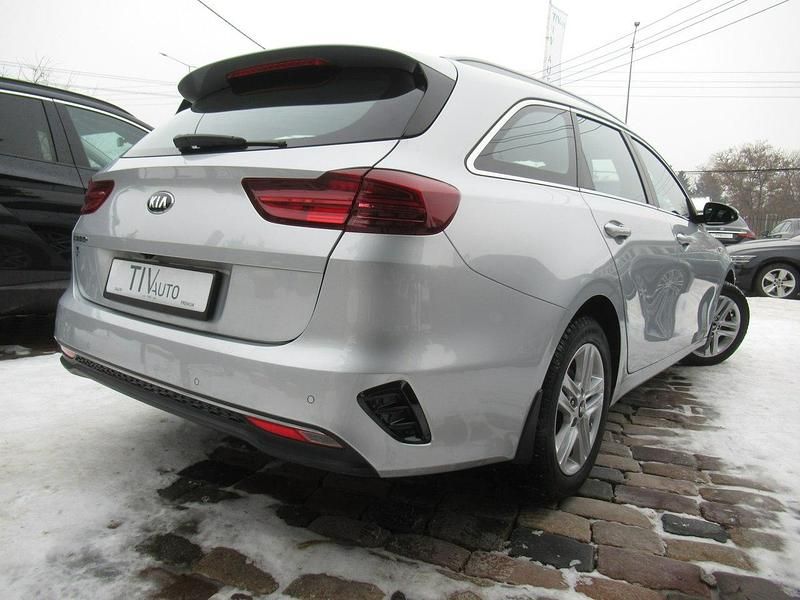 Używany Kia Ceed 160 KM (117 kW) 2021 Srebrny (metalik) Hatchback