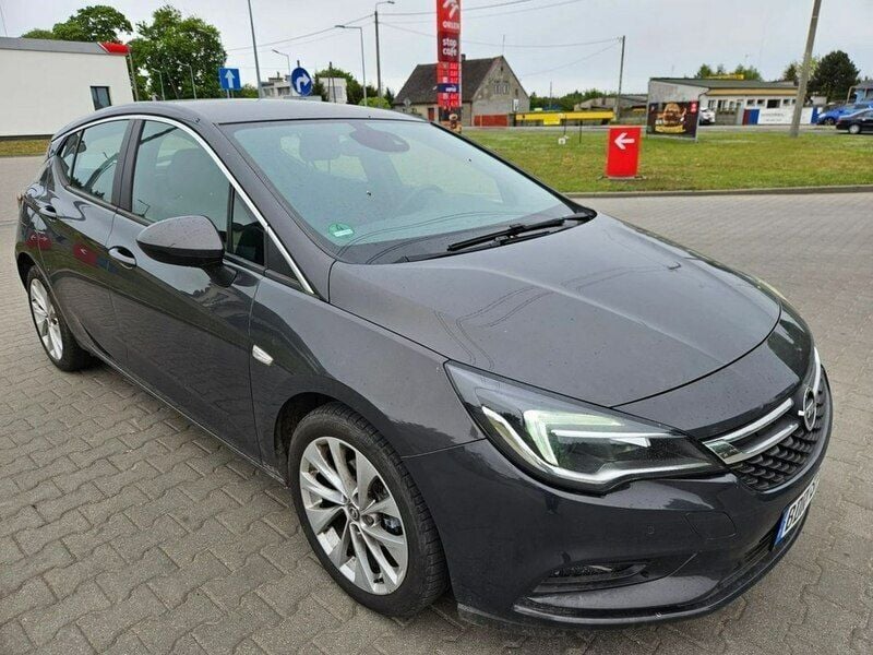 Używany Opel Astra 125 KM (91 kW) 2016 Czarny (metalik) Sedan/Limuzyna