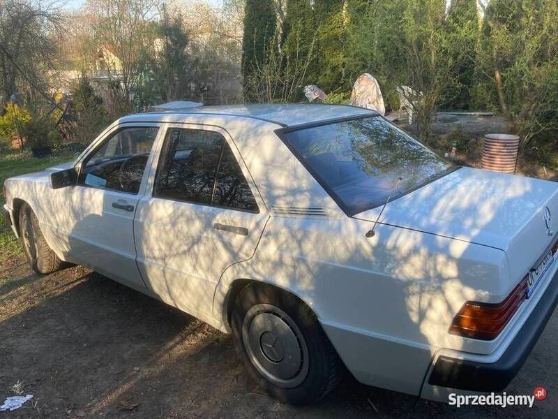 Używany Mercedes 190 1989 Sedan/Limuzyna