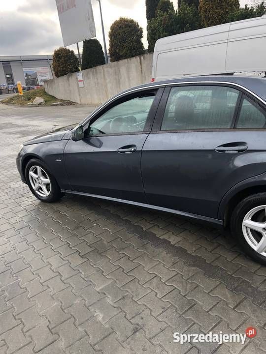 Używany Mercedes 220 2011 Grafitowy Sedan/Limuzyna