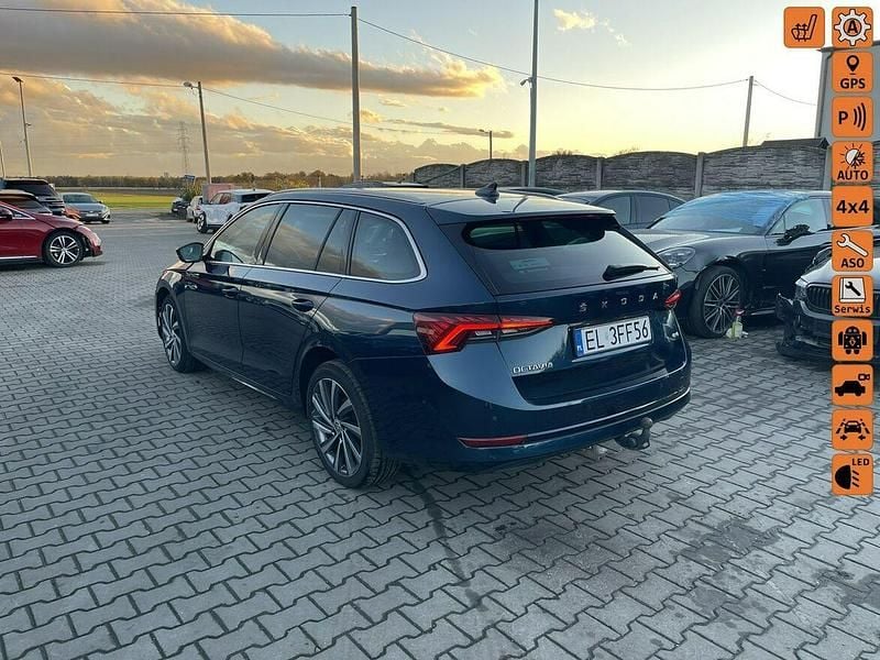 Niebieski Używany 2022 Skoda Octavia Kombi | 59 900 zł - Obraz 1/4