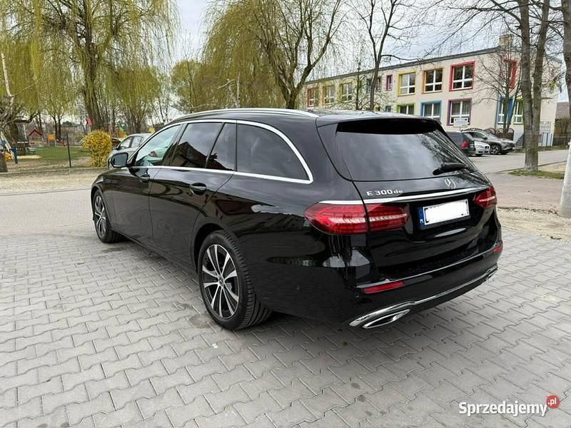 Używany Mercedes E300 Avantgarde 306 KM (225 kW) 2022 Czarny Kombi