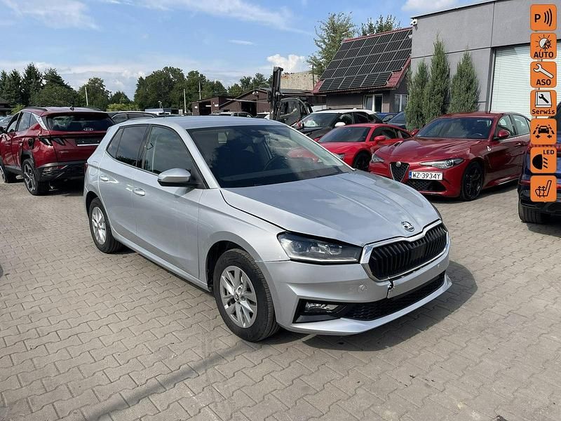 Srebrny (metalik) Używany 2022 Skoda Fabia Hatchback | 38 900 zł - Obraz 1/4