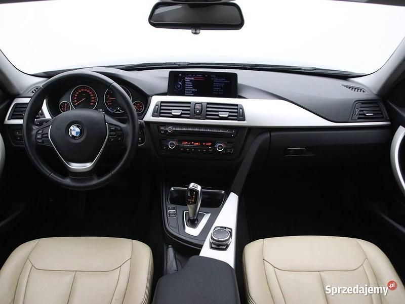 Brązowy Używany 2015 BMW 320 Executive Kombi | 51 999 zł (Drogi) - Obraz 1/4