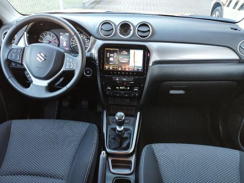 Używany Suzuki Vitara 2025 Dbh solar yellow pearl SUV