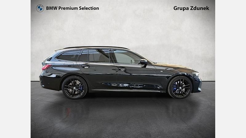 Używany BMW 320 Shadowline 190 KM (139 kW) 2023 Czarny szafir metalizowany Kombi