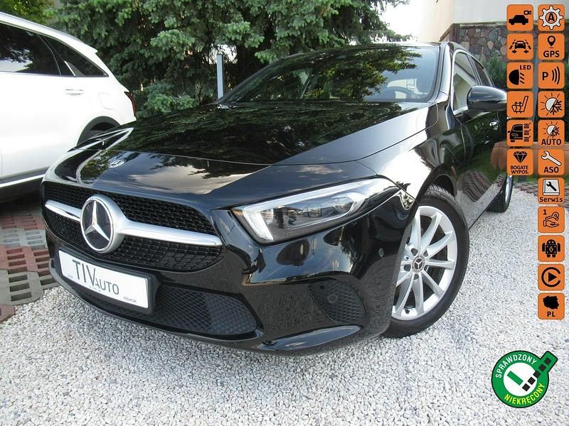 Czarny Używany 2020 Mercedes A200 Hatchback | 76 340 zł (Super Cena) - Obraz 1/4
