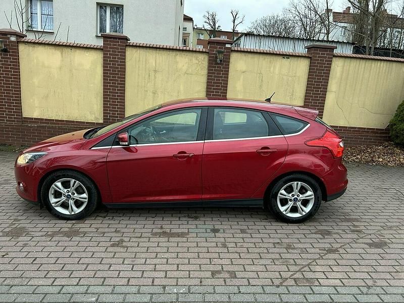 Używany Ford Focus 2011 Czerwony Hatchback