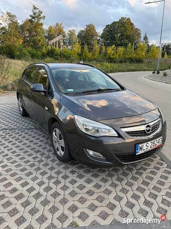 Szary Używany 2010 Opel Astra Kombi | 15 000 zł (Dość drogi) - Obraz 1/4