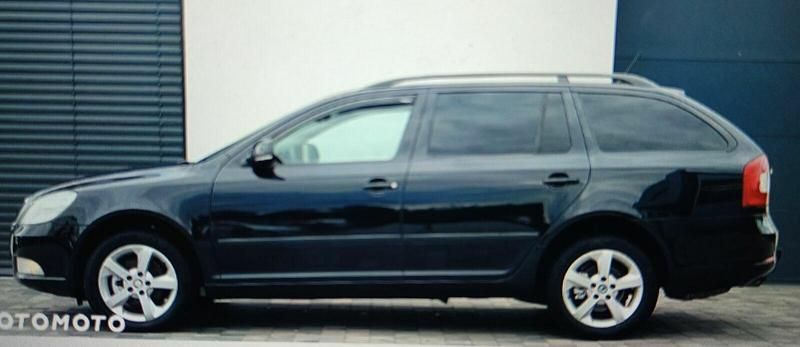 Czarny Używany 2012 Skoda Octavia Kombi | 31 900 zł (Drogi) - Obraz 1/4