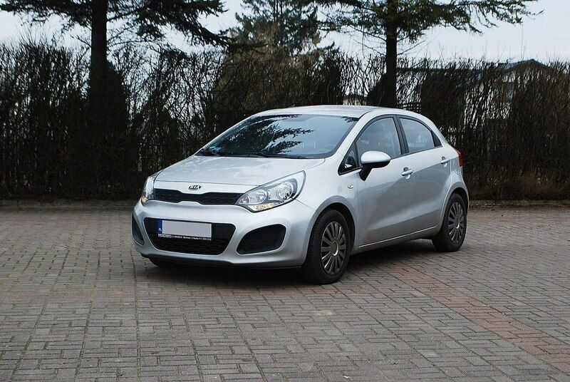 Srebrny (metalik) Używany 2011 Kia Rio 2 Hatchback | 21 900 zł (Dość drogi) - Obraz 1/4