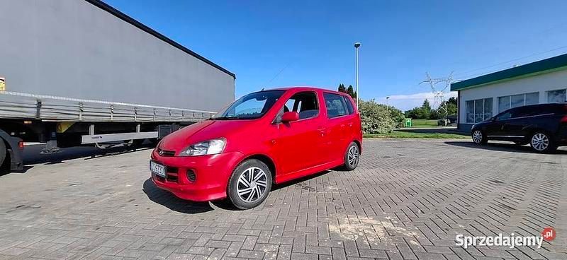 Czerwony Używany 2004 Daihatsu YRV Minivan | 6900 zł - Obraz 1/4