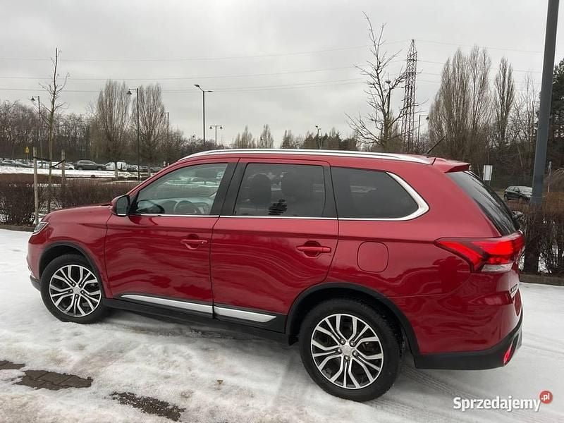 Używany Mitsubishi Outlander 150 KM (110 kW) 2016 Czerwony SUV