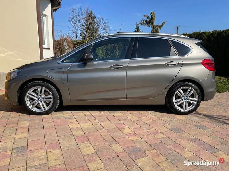 Złoty Używany 2016 BMW 225 Hatchback | 65 500 zł - Obraz 1/4