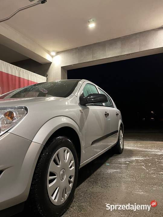 Srebrny Używany 2009 Opel Astra Hatchback | 10 000 zł (Uczciwa cena) - Obraz 1/4