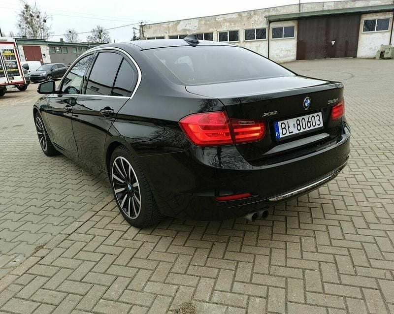 Używany BMW 328 Luxury Line 2013 Czarny Sedan/Limuzyna