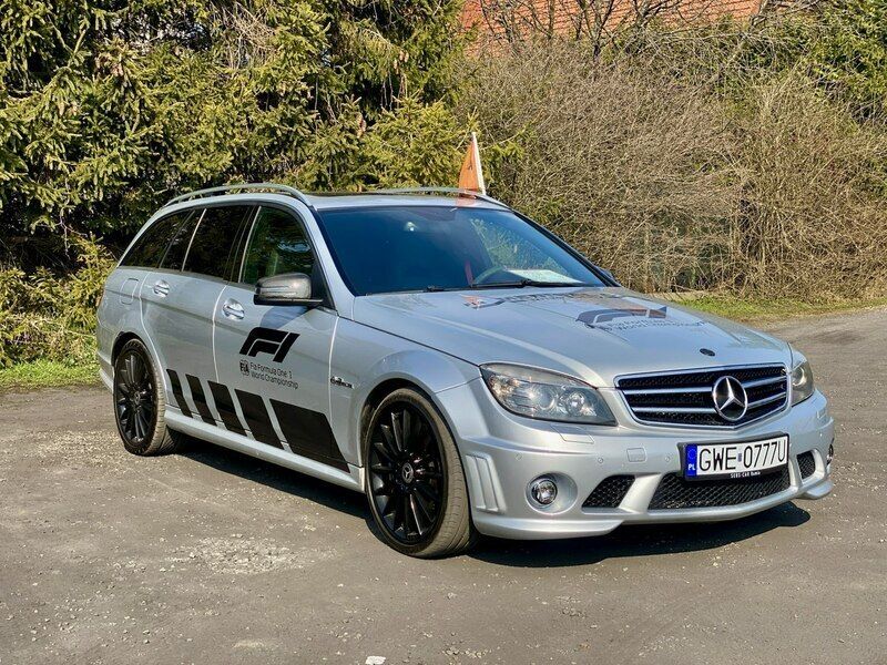 Srebrny Używany 2008 Mercedes C63 AMG AMG Kombi | 132 000 zł - Obraz 1/4
