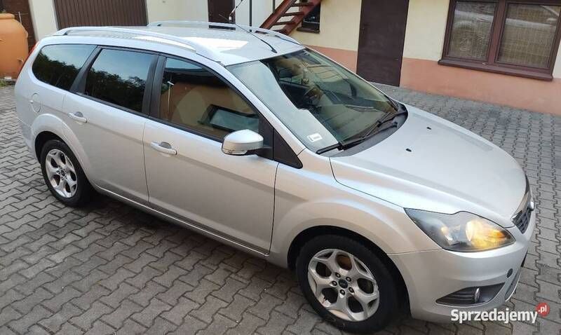 Srebrny Używany 2010 Ford Focus Sedan/Limuzyna | 17 000 zł (Dość drogi) - Obraz 1/4