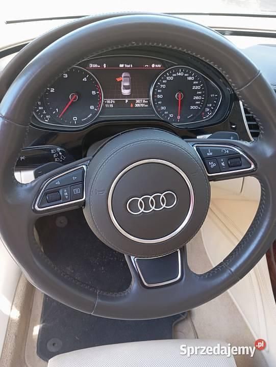 Używany Audi A8 2010 Czarny Sedan/Limuzyna