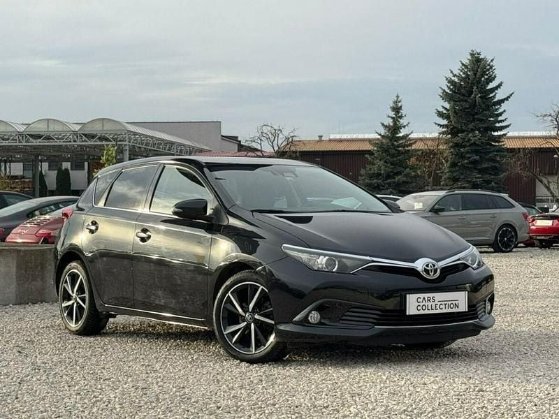 Używany Toyota Auris 116 KM (85 kW) 2018 Czarny Hatchback