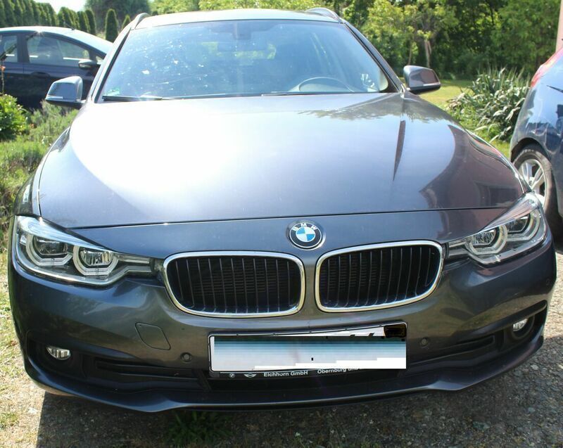 Szary Używany 2017 BMW 318 Kombi | 54 900 zł (Dość drogi) - Obraz 1/4