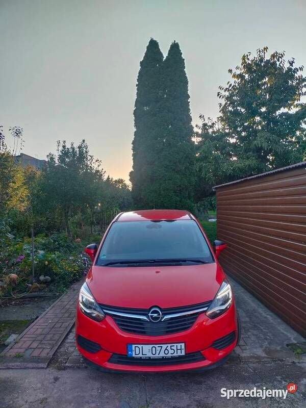 Czerwony Używany 2018 Opel Zafira Minivan | 41 500 zł (Uczciwa cena) - Obraz 1/4