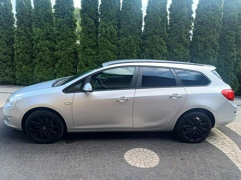 Używany Opel Astra 120 KM (88 kW) 2012 Srebrny Kombi