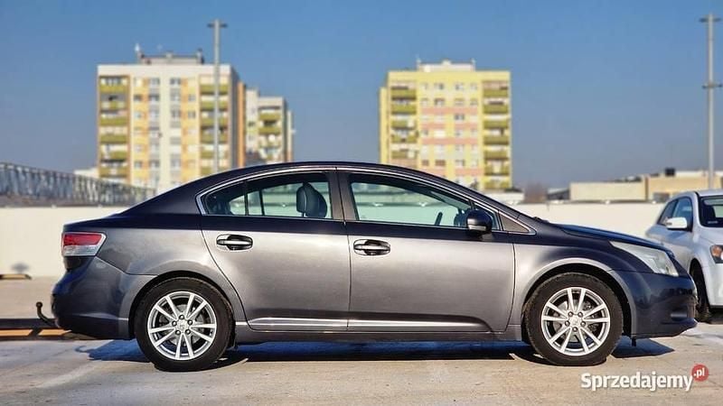 Używany Toyota Avensis 147 KM (108 kW) 2011 Szary Sedan/Limuzyna