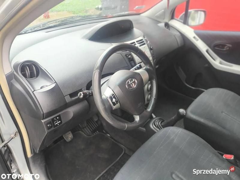 Używany 2007 Toyota Yaris Luna Hatchback | 9900 zł (Drogi) - Obraz 1/4