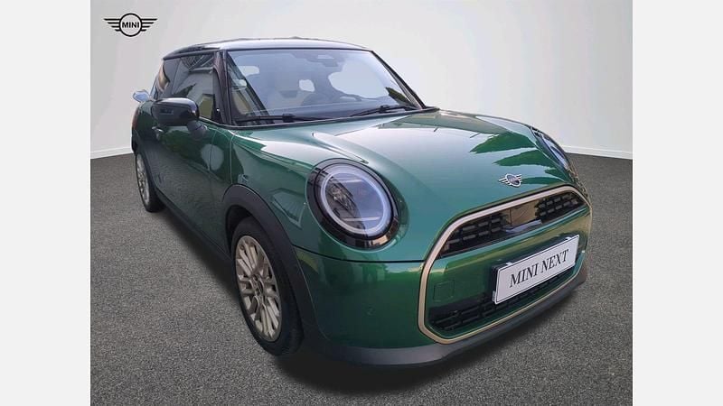Używany Mini Cooper 156 KM (114 kW) 2024 British racing green iv metalizowany Hatchback