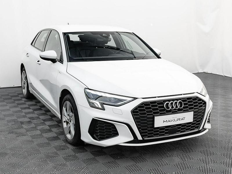 Używany Audi A3 Sportback S-Line 150 KM (110 kW) 2023 Biały (metalik) Hatchback
