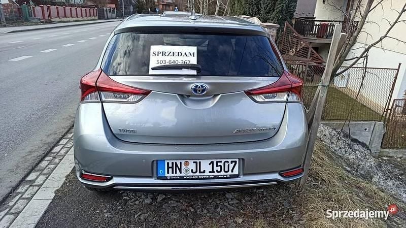 Używany Toyota Auris Hybrid Executive 2016 Szary Hatchback