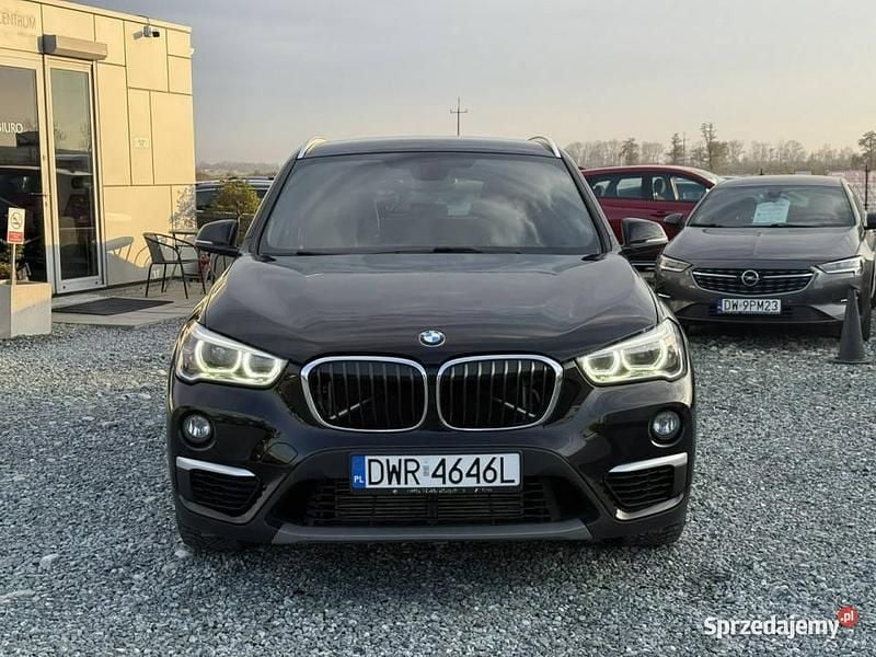 Czarny Używany 2017 BMW X1 SUV | 64 900 zł - Obraz 1/4