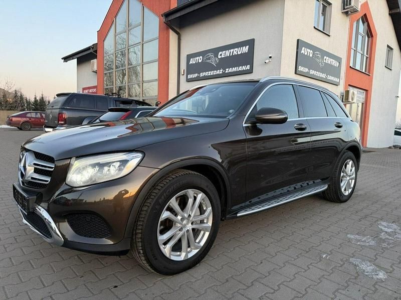 Używany Mercedes GLC350 258 KM (189 kW) 2017 Brązowy SUV