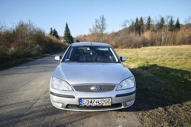 Srebrny Używany 2004 Ford Mondeo Hatchback | 4200 zł - Obraz 1/4