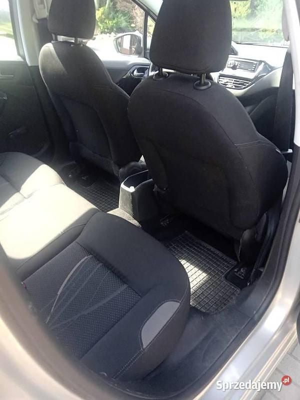 Używany Peugeot 208 2012 Srebrny Hatchback