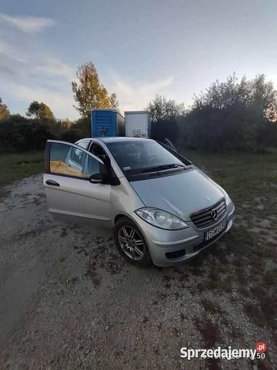 Srebrny Używany 2005 Mercedes 180 Sedan/Limuzyna | 6700 zł (Uczciwa cena) - Obraz 1/4