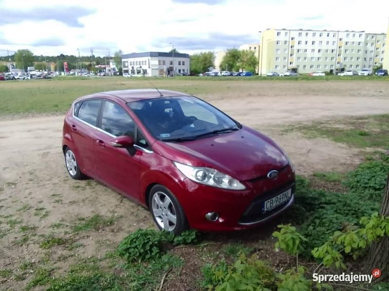 Używany Ford Fiesta 2009 Bordowy Hatchback